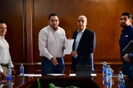 Mario Dávila Delgado y Carlos Villarreal Pérez inician formalmente el proceso de entrega-recepción en Monclova, con la presencia del Subsecretario de Gobierno, Sergio Sisbeles Alvarado.