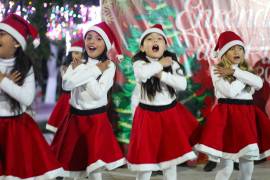 El show navideño iluminó el escenario y captó la emoción de los asistentes.