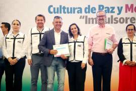 Entregan constancias y manuales de mediación para fortalecer la cultura de paz en Coahuila.
