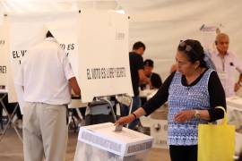 Según el Conapo, hay 93 millones 423 mil 11 mexicanos mayores de 18 años, pero la Lista Nominal del INE señala que quienes pueden votar el 2 de junio son 98 millones 194 mil 255.