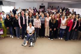 La presidenta honoraria del DIF Coahuila, Liliana Salinas Valdés, destacó las acciones para atención y prevención del cáncer.