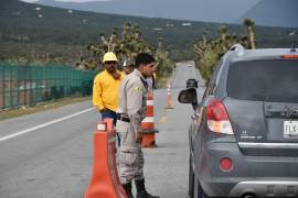 Brigadistas y voluntarios realizan labores de vigilancia en accesos a zonas naturales.