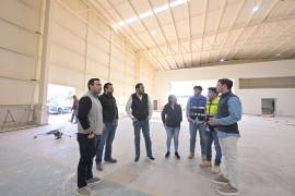 El alcalde Carlos Villarreal supervisó los avances en la remodelación de la Ciudad Deportiva Nora Leticia Rocha, uno de los espacios más importantes para la promoción del deporte entre la juventud monclovense.