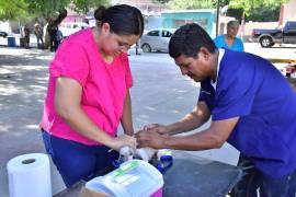 Decenas de familias en Nava, Coahuila, participaron en la jornada realizada en la colonia Progreso con sus mascotas.