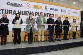 El gobernador de Coahuila, Manolo Jiménez, presidió la apertura de la planta junto a otros funcionarios y directivos de la empresa.