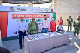 El alcalde Carlos Villarreal encabezó el arranque de la campaña “Sí al desarme, Sí a la Paz” en la plaza principal de Monclova.
