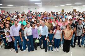 Un total de 252 personas recibieron aparatos auditivos durante la jornada realizada este jueves en Torreón.