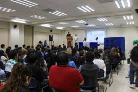 Octavio Pimentel Martínez entregó 20 computadoras a la Facultad de Economía y Mercadotecnia y siete pantallas a la Escuela de Arquitectura de la Unidad Laguna.