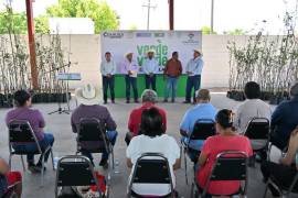 Se entregaron ejemplares de árboles frutales y de sombra, para reforestar los ejidos de San Buena.