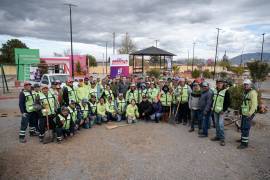 Javier Díaz González, alcalde de Saltillo, anunció la rehabilitación de 15 plazas públicas a través del programa “Activa tu Parque” para fortalecer la convivencia y el deporte en la ciudad.