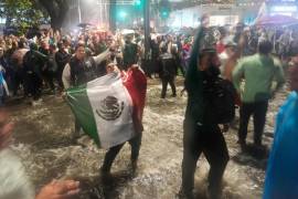 Seguidores del Tri lanzaron una ruidosa serenata frente al hotel de concentración de Inglaterra antes de su partido del Mundial 2026.