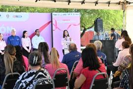 La alcaldesa Sara Irma Pérez Cantú encabezó el arranque de la jornada de mastografías gratuitas en la colonia Guadalupe Borja.