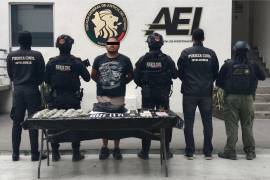Elementos de Fuerza Civil de Nuevo León y la Agencia Estatal de Investigaciones de Nuevo León detuvieron a un hombre con droga y ponchallantas en Galeana, Nuevo León.