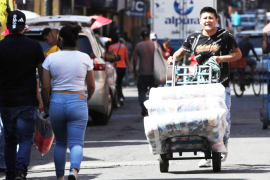 La diferencia en ingresos laborales, mientras que en un empleo formal el ingreso laboral mensual promedio es de $13,011.20, en uno informal se reduce casi a la mitad, ($6,924.5)