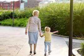 UAdeC impulsa programa dirigido a mujeres cuidadoras de nietos en Saltillo.