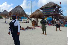 La diferencia entre ambos indicadores muestra que el aumento en el número de turistas no estuvo acompañado por un crecimiento de la misma magnitud en los recursos que dejaron en México.