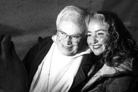 El obispo emérito expresó apoyo a la activista en medio de la controversia por el Centro Histórico.