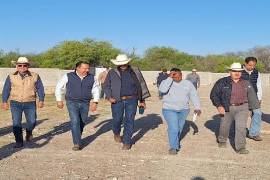 Inspectores estadounidenses revisan instalaciones cuarentenarias en la frontera de Coahuila.