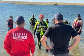 El adiestramiento incluyó nado de aproximación, entrada segura en zonas con corriente y maniobras de remolque de víctimas