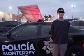 Por presuntamente apoderarse de más de 21 mil pesos en mercancía de una tienda Zara fue detenido un joven, de 26 años, en Monterrey, Nuevo León.