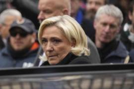Al dictar sentencia, el tribunal dijo que los crímenes cometidos por Le Pen, de 56 años, justificaban una prohibición inmediata de ejercer ningún cargo público.