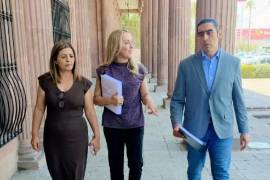 Osvaldo Aguilar entregó al Congreso del Estado el documento.