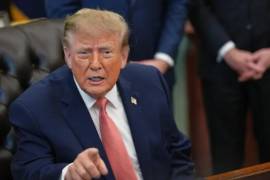 Si bien Trump ha afirmado repetidamente que los precios del combustible bajarían después de las elecciones, incluso gracias a su acuerdo con Rusia para la venta de diésel, todavía no existe un camino claro para reabrir el Estrecho de Ormuz, donde Irán ha intensificado sus ataques.
