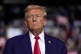 “Lo único que me importa cuando hablo de Irán es que no pueden tener un arma nuclear”, continuó Trump. “No pienso en la situación financiera de los estadounidenses. No pienso en nadie. Solo pienso en una cosa: no podemos permitir que Irán tenga un arma nuclear. Eso es todo”.