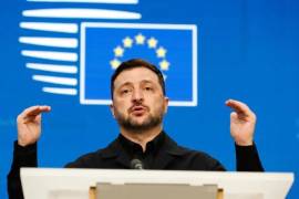 El presidente de Ucrania, Volodymyr Zelensky, habla durante una conferencia de prensa en la Cumbre de la UE en Bruselas, el 18 de diciembre de 2025.