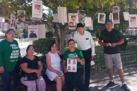 Familiares exigieron que se respeten los memoriales que son construidos como parte de una lucha social y que deben ser defendidos y expuestos hasta que haya verdad y justicia.