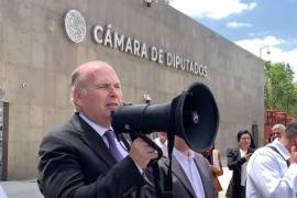 Theo Kalionchiz presentó la iniciativa acompañado de representantes de organizaciones civiles.