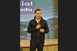 Mauricio Canseco Cavazos, subsecretario de Innovación Social y Alianzas Estratégicas de Nuevo León, durante su ponencia ante integrantes de la Red Sumarse Coahuila en la ciudad de Saltillo.