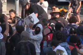 La inquietante escena surgió cuando el presidente Trump ordenó que otros 2 mil soldados de la Guardia Nacional se dirigieran a Los Ángeles.