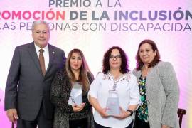 Hilda Xóchitl Cabrera Hernández y Alina Ortiz de Montellano Salas obtuvieron el Premio a la Promoción de la Inclusión de las Personas con Discapacidad.