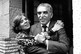 En una fotografía de ARCHIVO tomada en Junio del 86, junto con la escritora Elena Poniatowska, el Nóbel de Literatura 1985, Gabriel García Márquez. FOTO: Pedro Valtierra/Archivo/CUARTOSCURO.COM