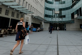 La noche del sábado la BBC retiró de la pantalla al presentador, cuya identidad se desconoce aunque se sabe que es un ‘rostro familiar’ del canal público