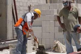 La mayoría de los albañiles en Coahuila labora fuera de la formalidad, sin acceso garantizado a prestaciones ni protección social pese a desempeñar una de las actividades con mayor riesgo.