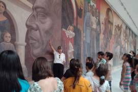 Durante la actividad pudieron conocer de primera mano algunos de los murales que existen en el Centro Histórico.
