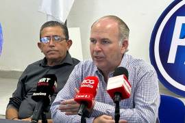 Theo Kalionchiz ofreció una conferencia en Monclova para aclarar los hechos ocurridos en la Ciudad de México.