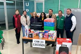 Autoridades educativas realizaron la entrega de equipamiento y materiales a CAM y USAER.