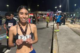La joven corredora Nataly Gámez, de 16 años, obtuvo el primer lugar femenil en la edición 2025.