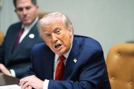 Donald Trump habla durante una mesa redonda con líderes empresariales en la Sala Roosevelt de la Casa Blanca.