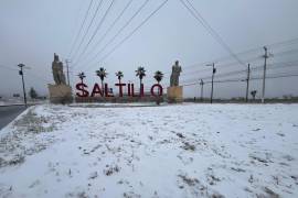 Hielo y nieve en Saltillo provocaron retrasos de hasta una hora en el transporte público, obligando a usuarios a buscar alternativas más costosas.