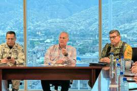 En la reunión de emergencia, el alcalde Román Cepeda instruyo a los directores de dependencias municipales sobre las acciones inmediatas para atender las afectaciones por lluvias.