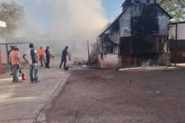 El doctor en turno, José Luis Castolo Viveros, dijo que por el momento no se reportan más personas heridas o afectadas por el incendio.