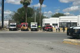 Unidades de Cruz Roja, Bomberos y otras corporaciones se concentraron en el exterior del C4 durante el desarrollo del ejercicio.