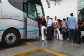 Para acceder al descuento será necesario presentar una credencial escolar vigente o una constancia con fotografía y sello oficial al comprar el boleto y abordar.