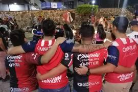 Aficionados de Atlas y Chivas han dejado la rivalidad de lado para pedir por la salud de los heridos.