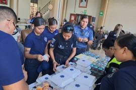 Elementos de distintos agrupamientos de la Policía Municipal compartieron alimentos con los residentes de El Buen Samaritano por el Día del Abuelo.