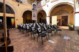 Muestra fotográfica y mantas conmemorativas resaltan la importancia de la memoria histórica.